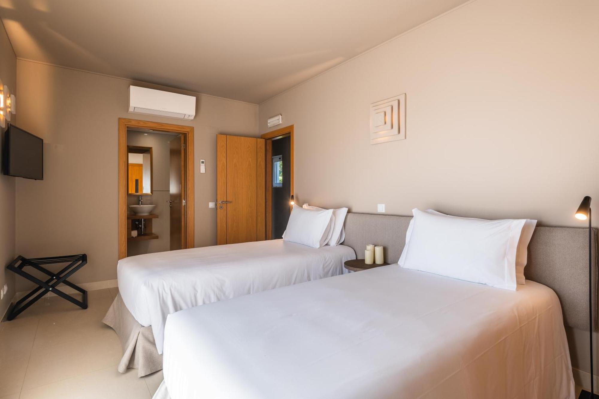 Vale Da Lapa Village Resort Carvoeiro  Exterior photo A room at the hotel