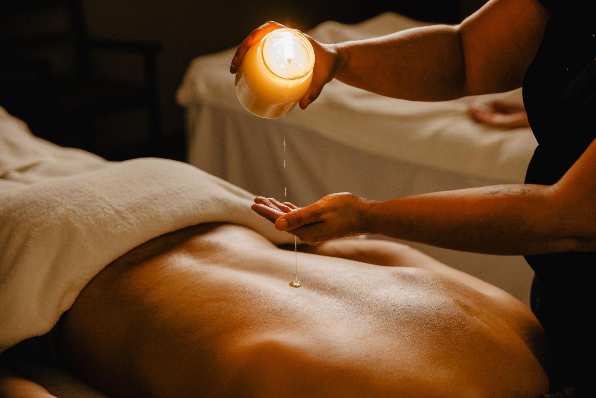 Vale Da Lapa Village Resort Carvoeiro  Exterior photo A massage therapist pouring oil